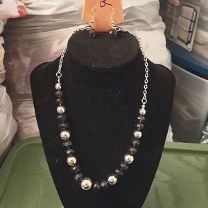 5/$12 Jewelry Purple and Silver Beaded Necklace